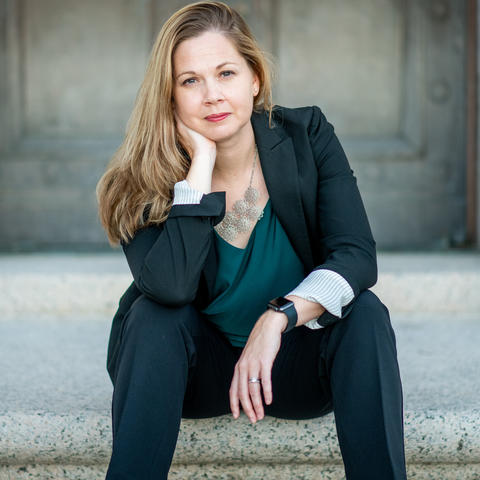 Jennifer Barry headshot